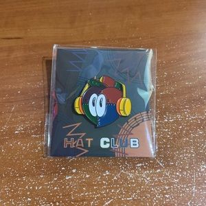 Hat Club "Aux Heart" Pin